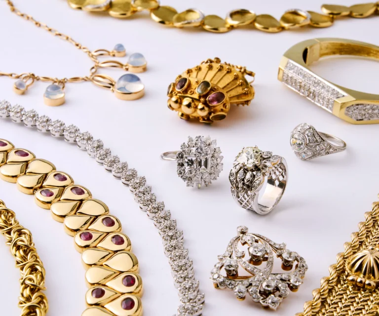 How Custom Jewelry Manufacturers Ensure Uniqueness in Every Piece